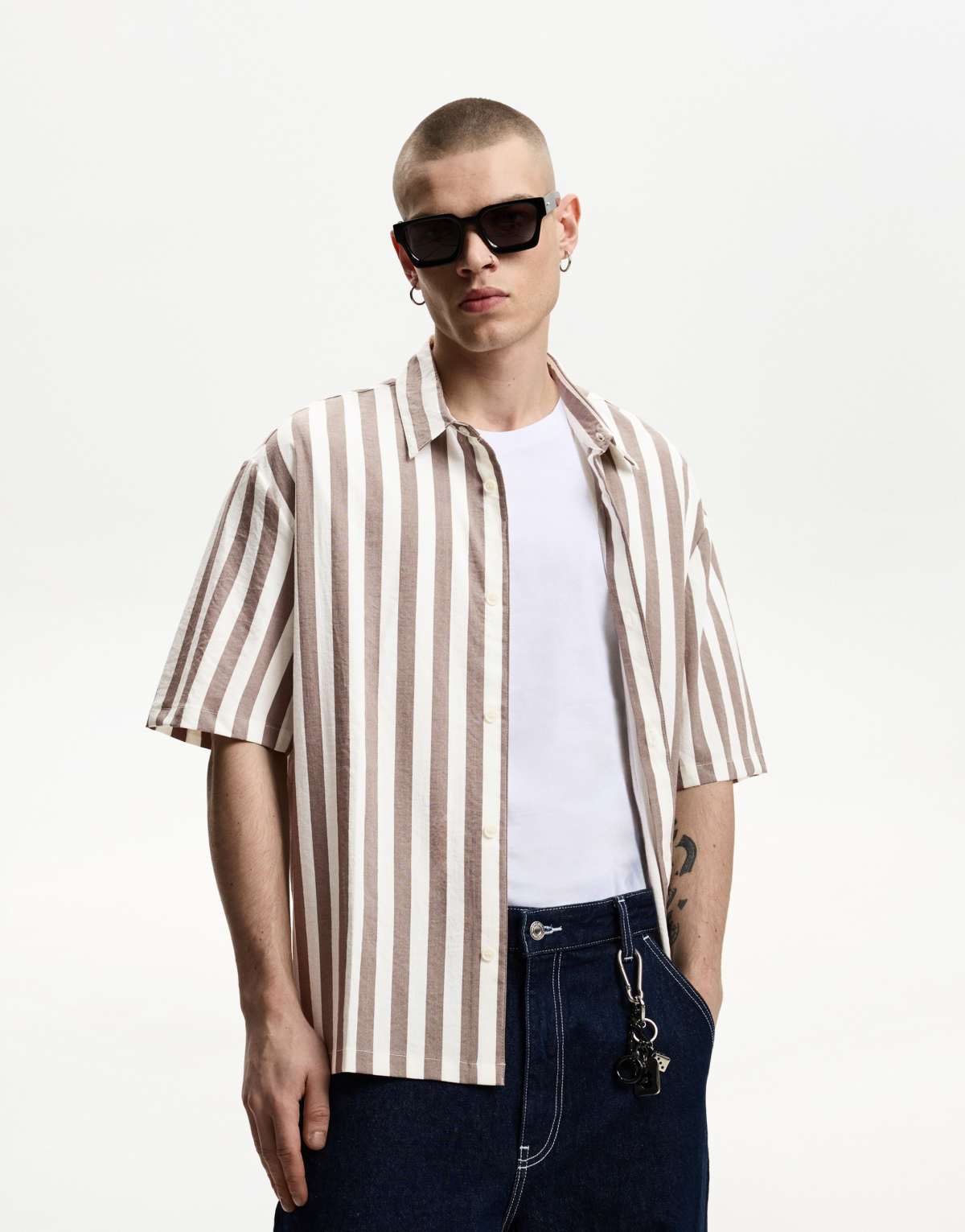 Bershka Relaxed fit short sleeve shirt in beig&white