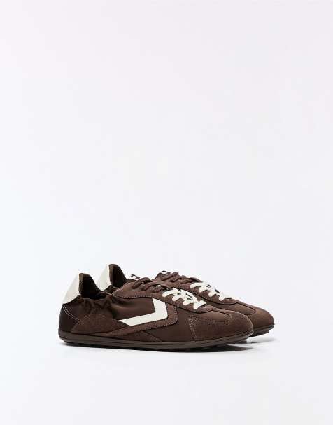 Bershka Retro flat sole trainers in brown - view 1