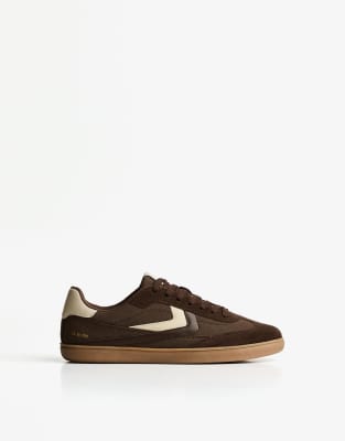 Bershka - Retro-Sneaker in Braun