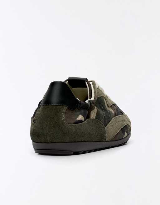 Bershka retroinspirerade smala sneakers i khaki, 5 av 7