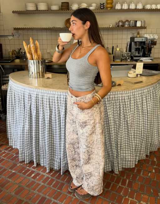 Bershka Ribbed vest top in light grey, 4 of 6