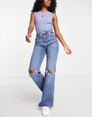 Bershka rip knee flare jeans in mid blue - ASOS Price Checker