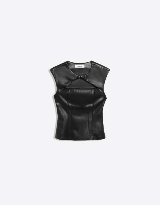Bershka ærmeløs top i læderlook med udskæringer i sort, 6 af 6