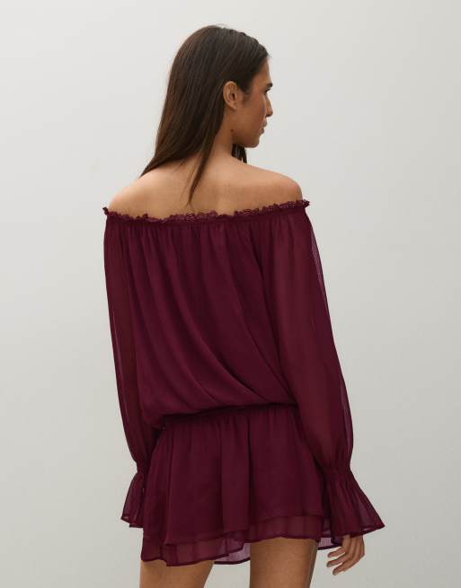 Bershka robe courte à décolleté bardot et taille froncée bordeaux, 3 de 5