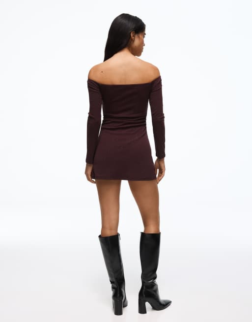 Bershka robe courte à encolure Bardot scintillante bordeaux, 3 de 5