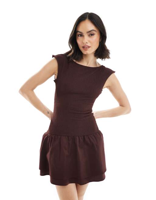 Bershka - Robe courte coupe boule à fronces - Bordeaux