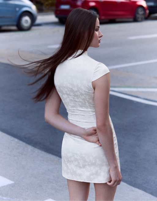 Bershka - Robe courte en jacquard satiné - Blanc, 3 de 5