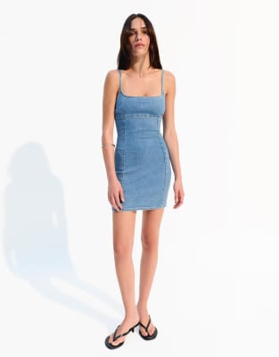 Bershka - Robe courte en jean - Bleu clair