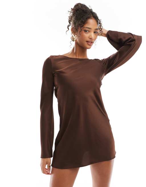 Bershka - Robe courte en satin avec liens dans le dos - Chocolat, 3 de 4