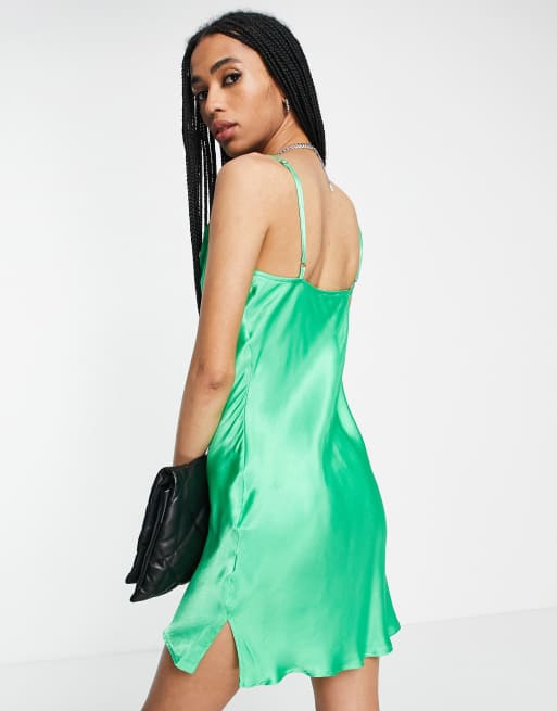 Bershka Robe courte satinee a col benitier Vert ASOS