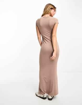 Bershka Robe longue sculptante en tissu doux a col rond Vison ASOS