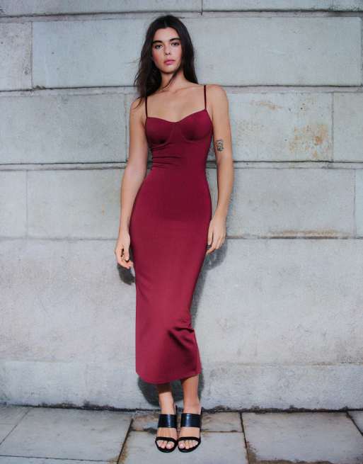 Bershka robe mi-longue à bretelles et décolleté en cœur rouge, 4 de 5