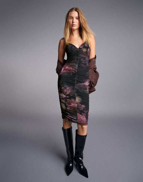 Bershka robe mi-longue à bretelles fleurie froncée noire - view 1