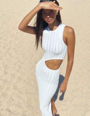 Bershka - Robe mi-longue à découpe - Blanc | ASOS