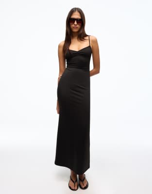 Bershka - Robe mi-longue froncée à bretelles - Noir