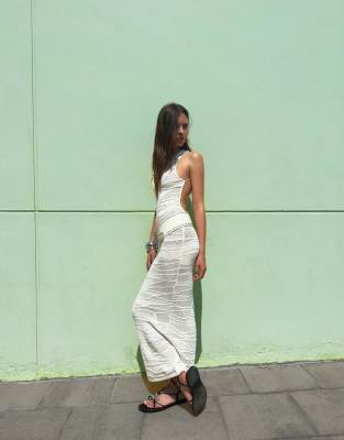 Bershka - Robe mi-longue texturée - Blanc