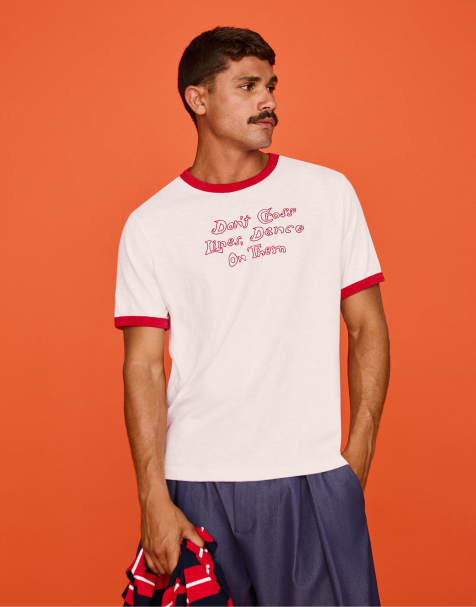 Bershka – Röd t-shirt med kontrasterande ribbad detalj och broderi - view 1