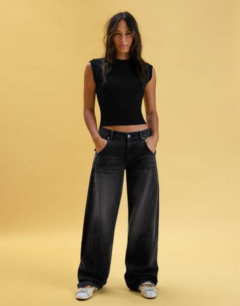 Bershka Round neck knit vest in black - view 1