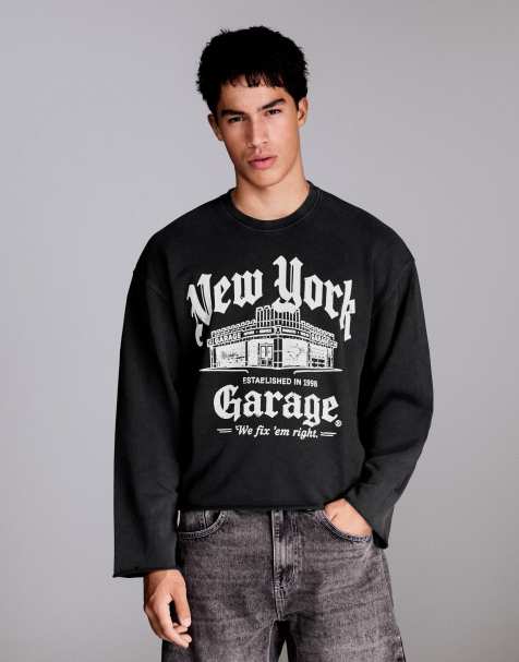 Bershka Round neck print sweatshirt in black - view 1