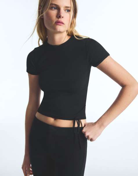 Bershka Round neck short-sleeved t-shirt in black - view 1