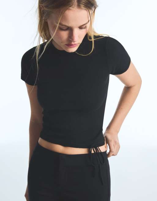 Bershka Round neck short-sleeved t-shirt in black, 4 of 5