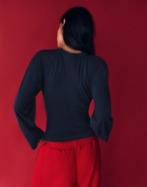 Bershka Ruched long sleeve t-shirt in navy, 3 of 5
