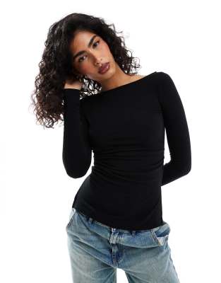 ruched side long sleeve t-shirt in black