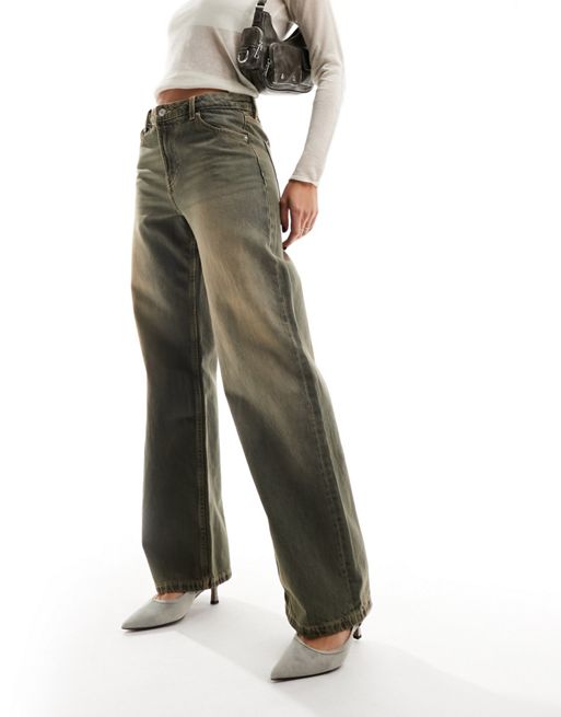 Bershka - Ruimvallende jeans met wijde pijpen in bruin met 'dirty' wassing