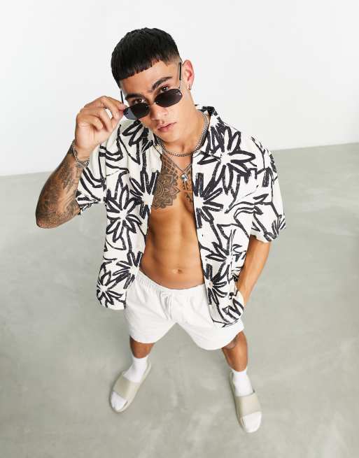 Bershka - Rustiek overhemd met zwart-witte bloemenprint in wit 