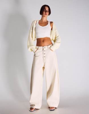 Bershka - Rustikale Strickjacke in Ecru-Weiß