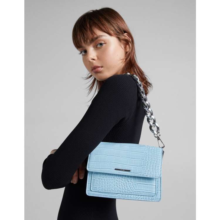 Bershka Sac bandouli re effet croco avec grosse cha ne Bleu ASOS