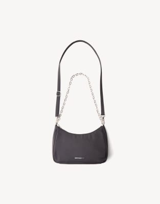 Bershka - Sac bandoulière en satin avec détail chaîne - Noir