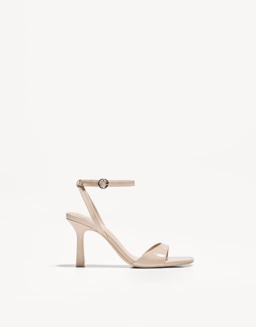 Bershka - Sandalen met hak en enkelbandjes in beige  