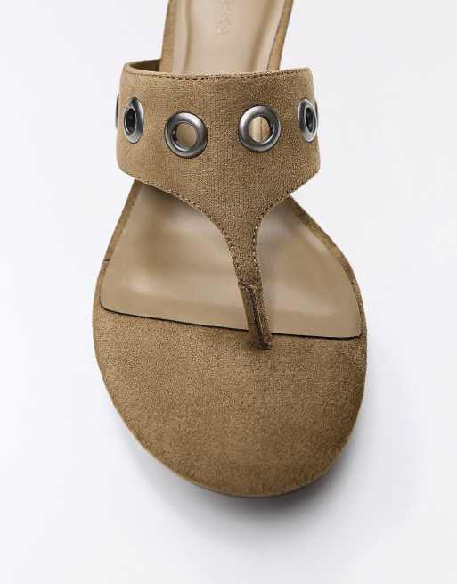 Bershka - Sandalen met kittenhak en studs in lichtbruin, 6 van 7