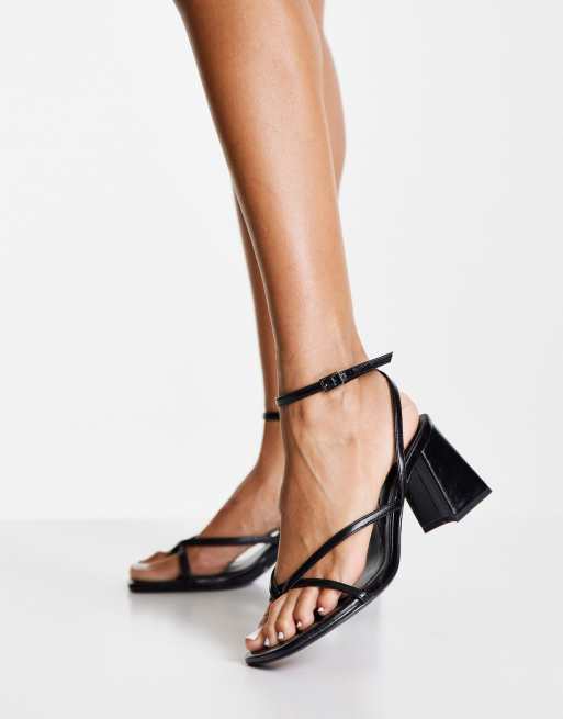 Bershka – Sandalen mit mittelhohem Absatz und eckiger Zehenpartie in Schwarz