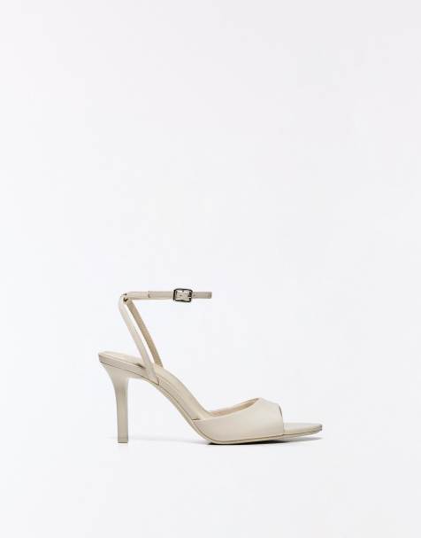 Bershka – Sandaletten in Beige mit Absatz und Fesselriemen - view 1