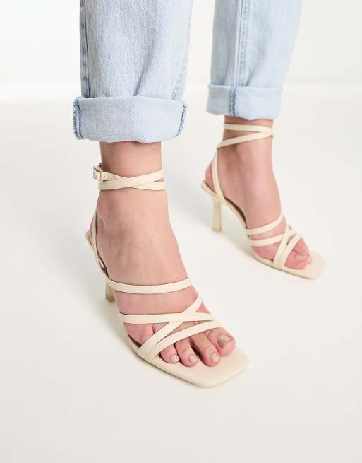 Bershka – Sandały na obcasie z paskami w kolorze ecru