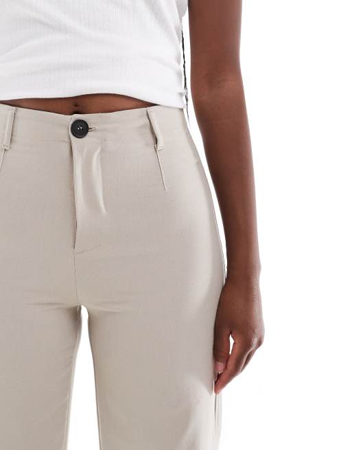 Bershka – Sandfärgade, figursydda byxor med vida ben, 4 av 5