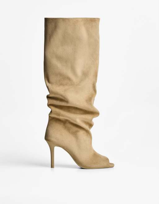 Bershka – Sandfärgade, öppna boots med stilettklack