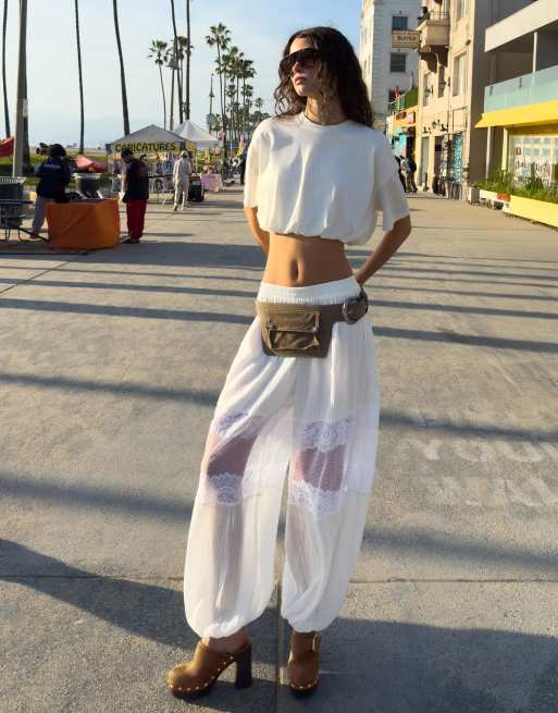 Bershka - Sarouel - Pantaloni bianchi con dettagli in pizzo