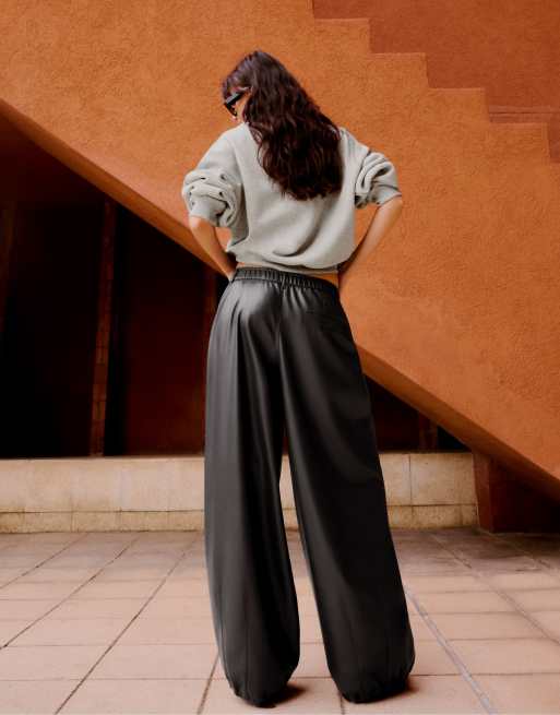Bershka Sarouel trousers leather effect in grey, 3 of 5