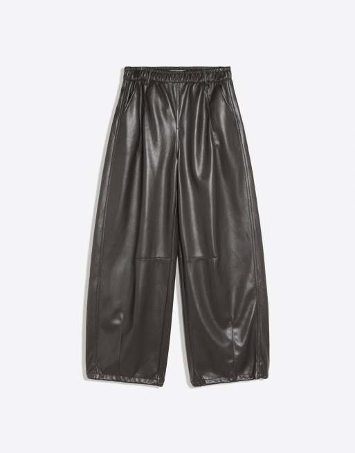 Bershka sarouelbroek met leerlook in grijs, 5 van 5