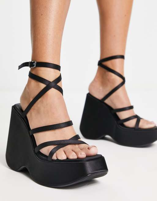 Bershka - Satijnen sandalen met dikke zool en strikbandjes in zwart