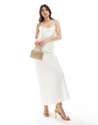 Bershka - Satin-Maxikleid in Ecru mit schmalen Trägern-Neutral