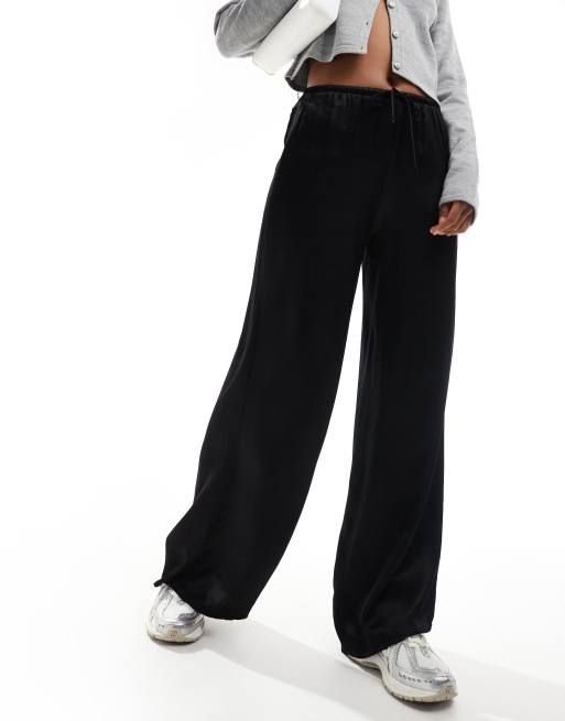 Bershka – Satinhose in Schwarz mit weitem Bein und Taillenschnürung 