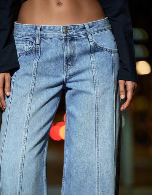 Bershka schimmernde tief sitzende Wide-Leg-Jeans in Mittelblau, 2 von 5