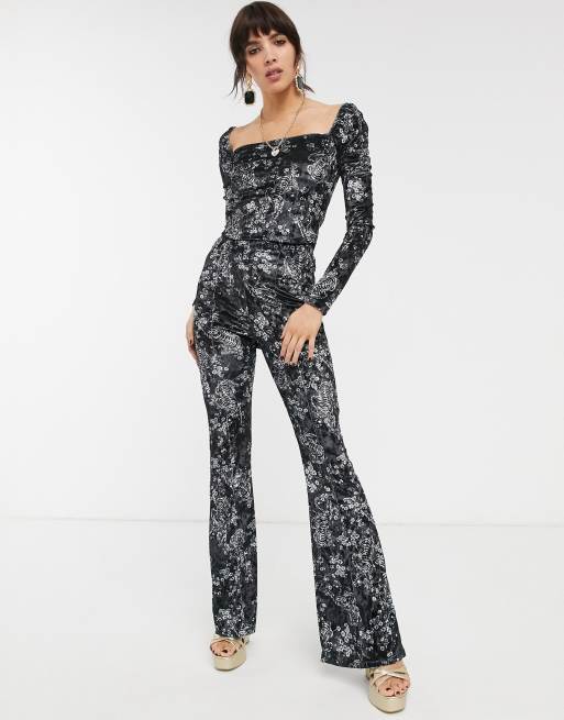 Bershka – Kurzes Samtoberteil und Schlaghose mit Blumenmuster, Kombiteil, 3 von 3