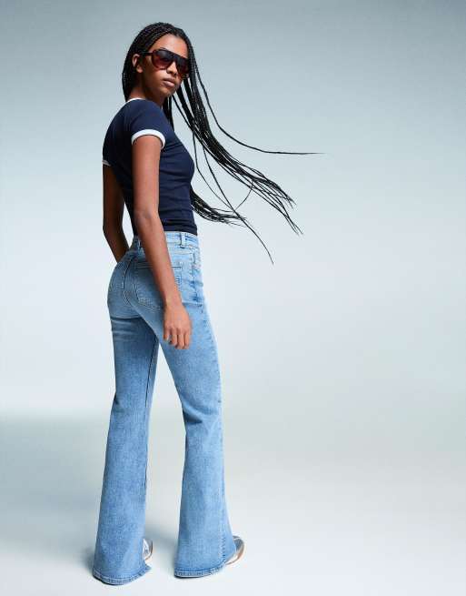 Bershka – Schlagjeans in Mittelblau mit Schlitz, 3 von 4