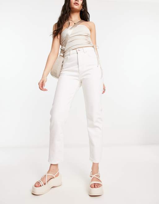 Bershka – Schmal geschnittene, knöchellange Mom-Jeans in Weiß