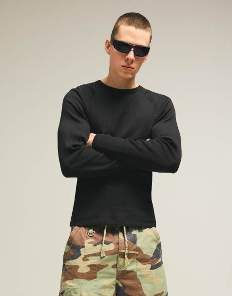 Bershka schmal geschnittenes, geripptes Langarm-T-Shirt in Schwarz - view 1